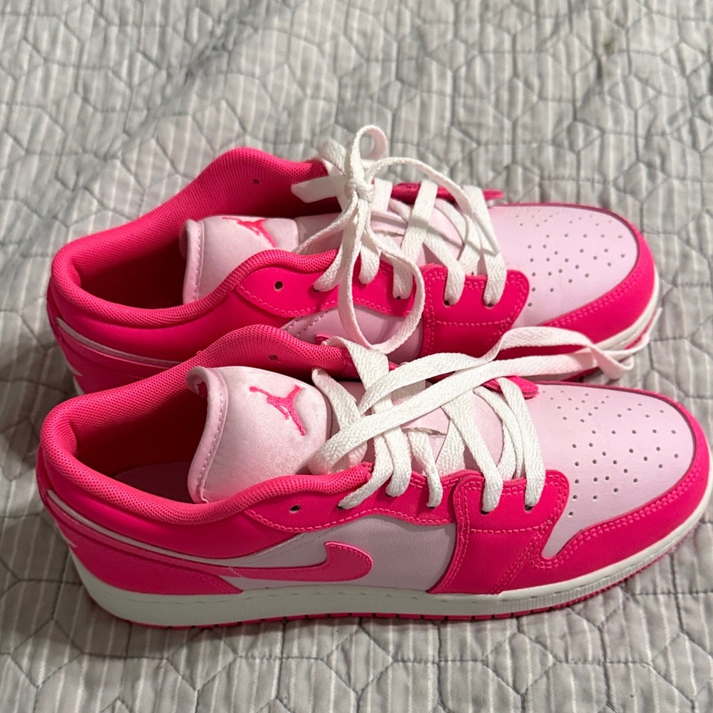 Jordan Women's Low-Top Sneakers in Hot Pink and Light Pink - Picture 4 of 7